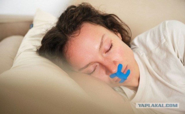 Врач-ортодонт Ксения Софроницкая предупредила об опасности модного метода — заклеивания рта