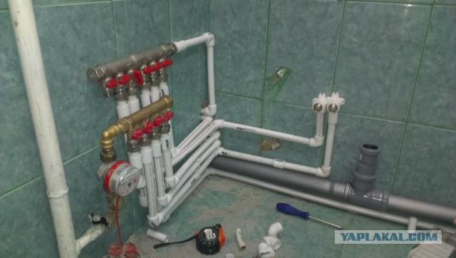 Почему холодная вода всегда справа, и что бывает, когда делают наоборот: нельзя менять местами холодную и горячую воду?
