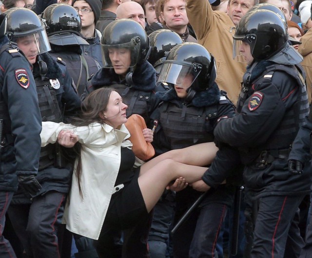 Навального задержали в центре Москвы