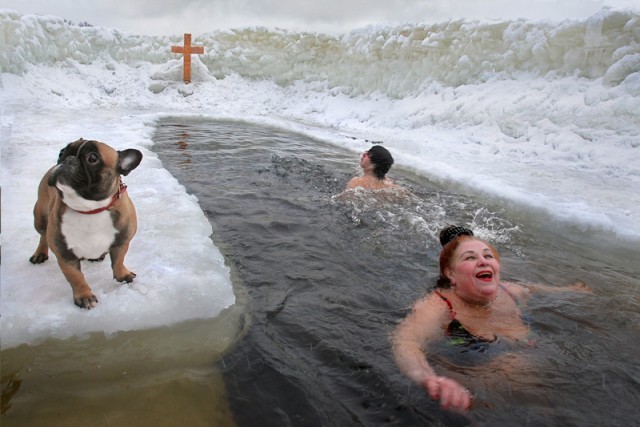 Девушки, мокрые купальники и Крещение-2020