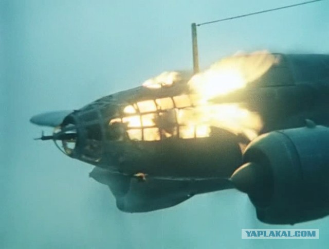 Прямое попадание из зенитки в бомбардировщик Б-26