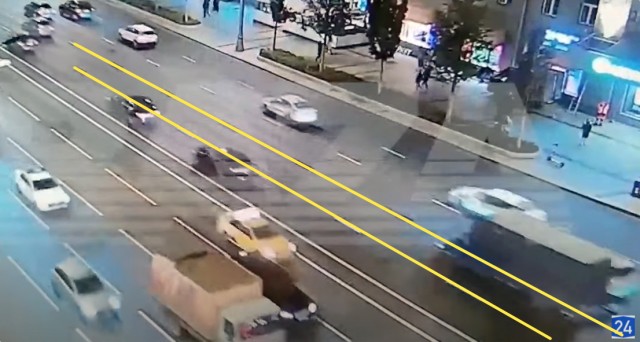 Огненная авария в центре Москвы – на Садовом кольце мотоцикл вспыхнул, как спичка