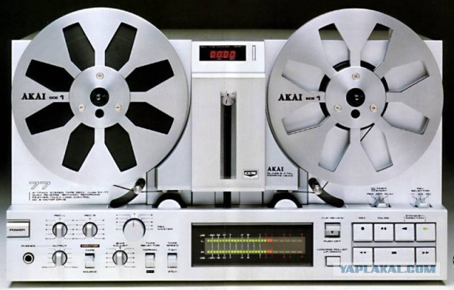 «Play and replay» — реклама видеомагнитофона Akai VTS–100S в журнале «Penthouse», декабрь 1971