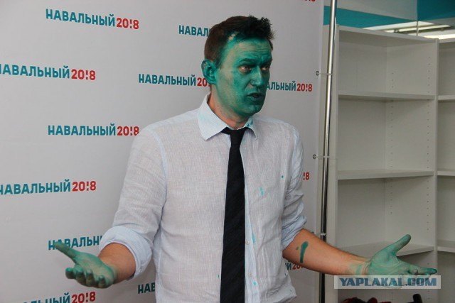 Член комиссии от КПРФ попыталась залить зелёнкой урну для голосования в Удмуртии