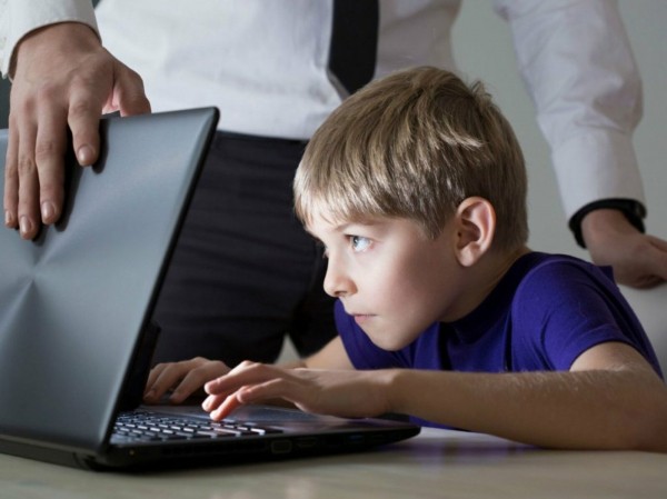 В Госдуме хотят запретить сидеть в соцсетях детям до 14 лет