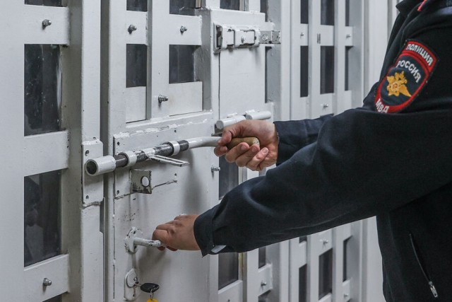 Омич с пистолетом ограбил магазин, чтобы «проверить себя»