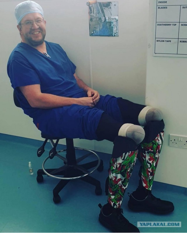 В Британии хирург ради страховки ампутировал себе обе ноги