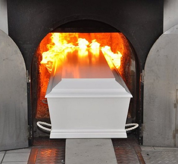 Захоронение, кремация или бальзамирование: как наши обычаи влияют на экологию