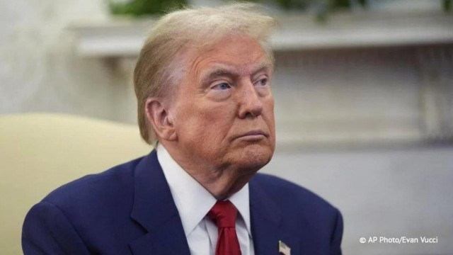 Трамп не в ту дверь вошёл.