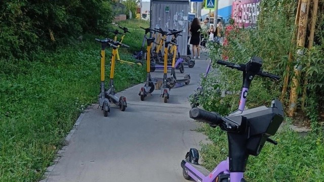 В подмосковном Подольске приостановили аренду электросамокатов