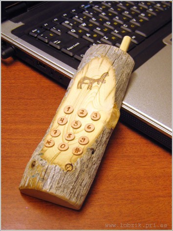 Деревянный мобильный телефон (5 фото)