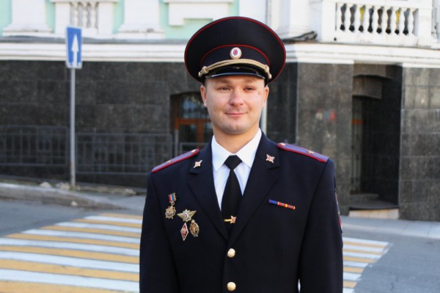 Майор полиции Дмитрий Паулов, прикрывший своих коллег, награжден орденом Мужества