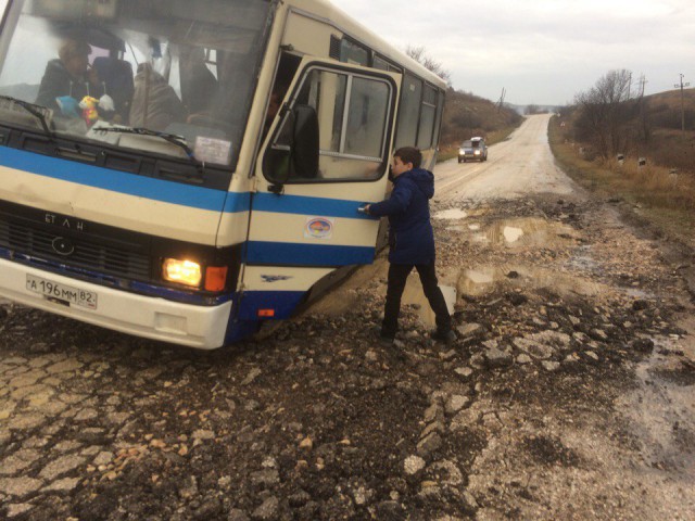 Аксенов открыл движение по первому участку трассы "Таврида" в Крыму