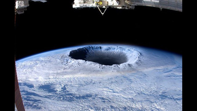 Бывшая сотрудница НАСА завила, что в центре Земли находится черная дыра