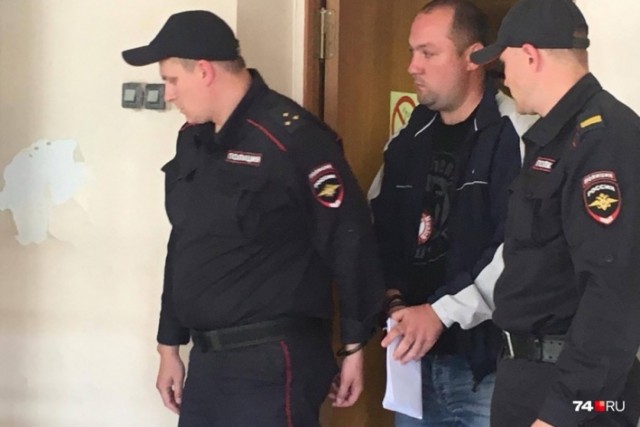 Полицаи из Челябинска избежали наказания за кражу и продажу палёной водки на 11,6 млн