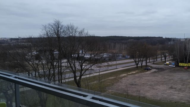 Давайте фото у кого какой вид из окна на оживленные улицы городов в настоящий момент