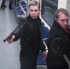 За расстрел приезжего в метро задержаны отец и сын