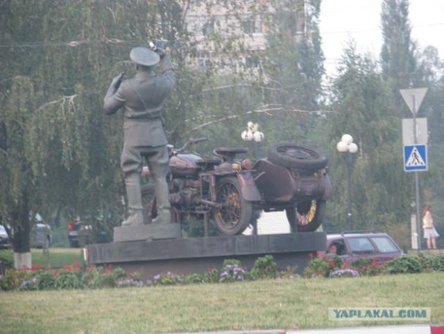 Курьезные памятники Украины