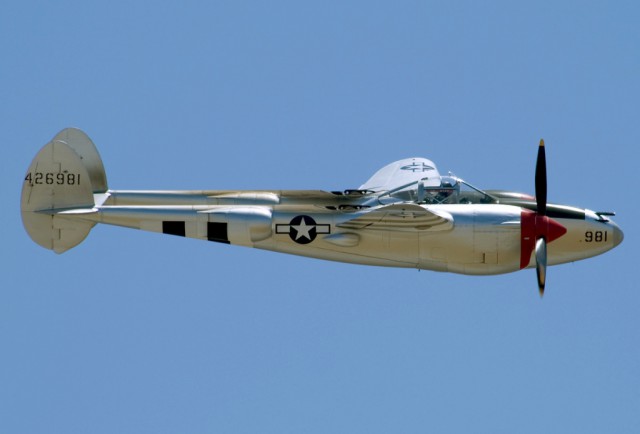 Многоцелевой истребитель P-38 «Lightning»