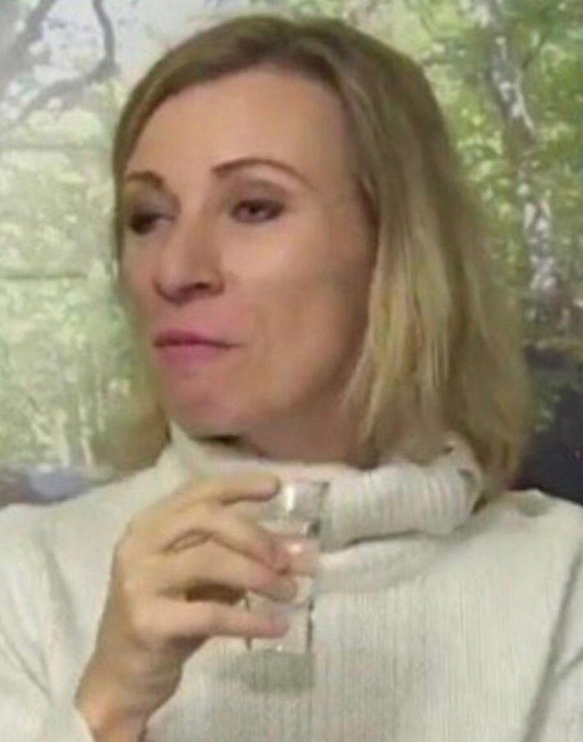Захарова показала, как начинает день