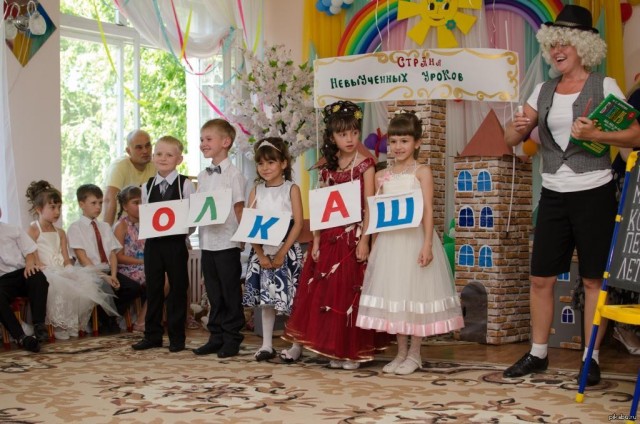 В Ханты-Мансийске дорожные рабочие нанесли разметку к 1 сентября