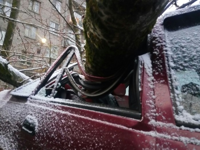 На Вологодскую область обрушилась стихия - даже крыши сносит!