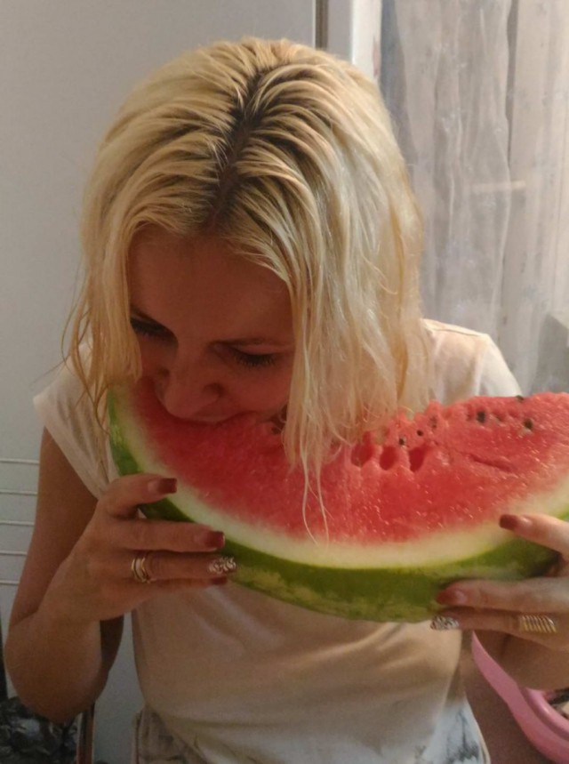 Ленка, давай фоткай быстрее, я же позирую