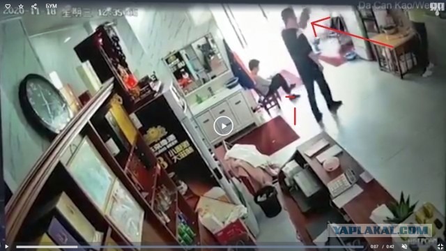 В Китайском ресторанчике на кухне произошел взрыв, после чего помещение за пару секунд охватило огромным огненным шаром
