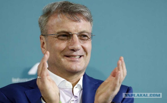 Почему, если прыгнуть вверх в вагоне, ты приземлишься на то же место, а если на крыше вагона, то на другое