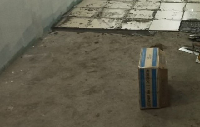 Знакомый попросил положить плитку, теперь нужно "немного поправить"