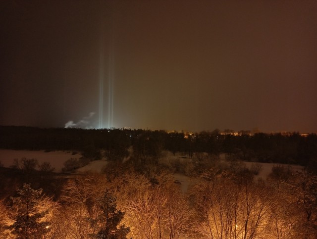 А у нас световые столбы.
