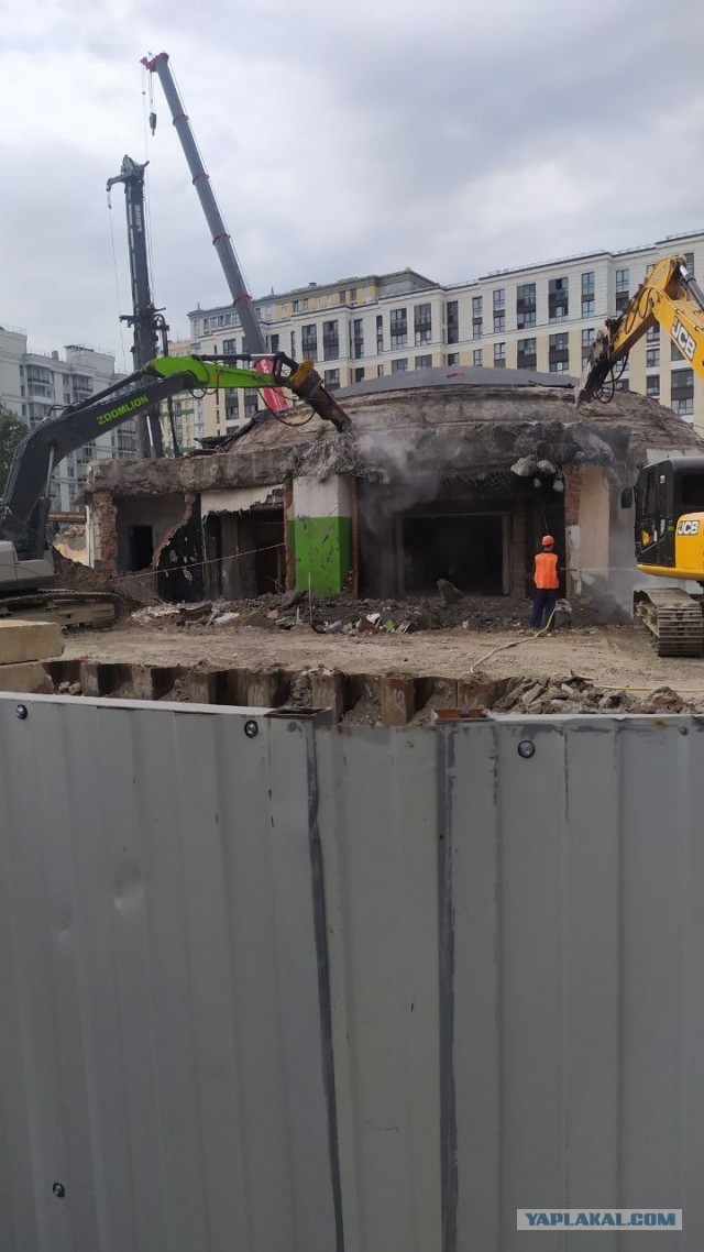 «Бл*ть, у них метро в аэропорту!»
