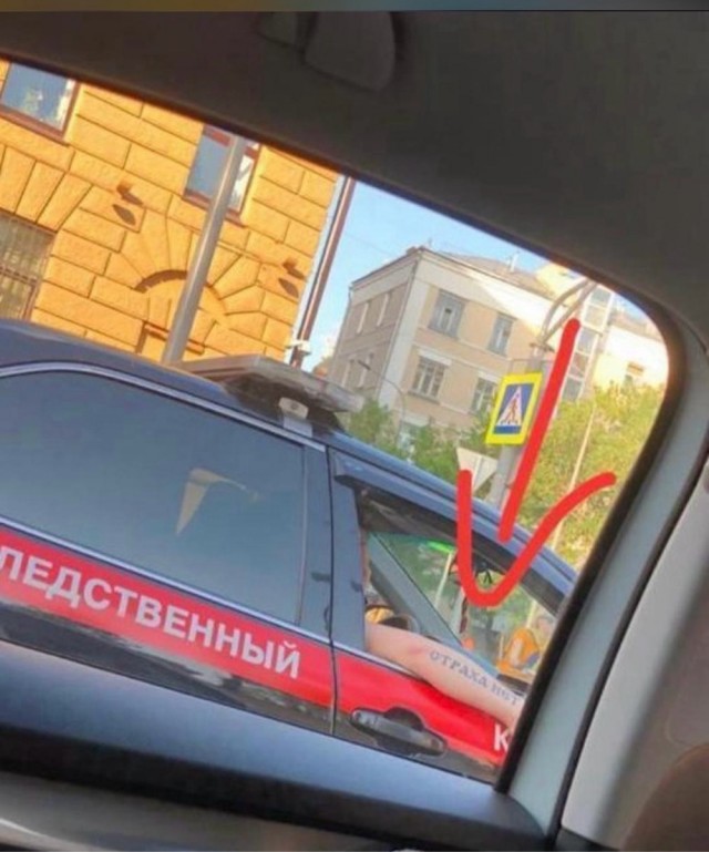 Россияне должны избавиться от татуировок, считают в Госдуме.