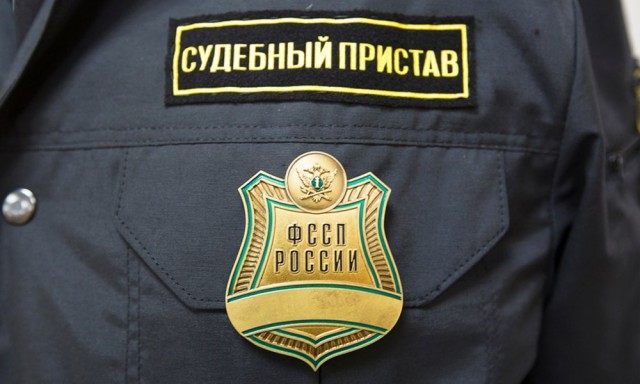 В Ковровском районе пристав освободила родного отца от уплаты долгов