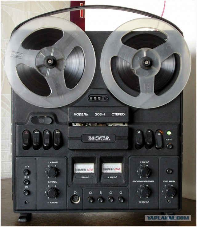 Пришел домой, подключил телефон к колонке...