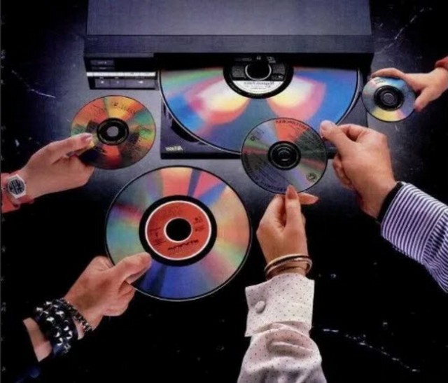 Кто помнит "старшего брата" CD и DVD?