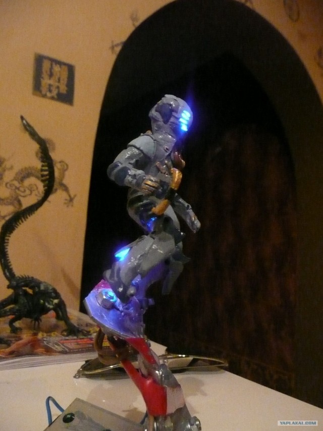 Айзек Кларк.