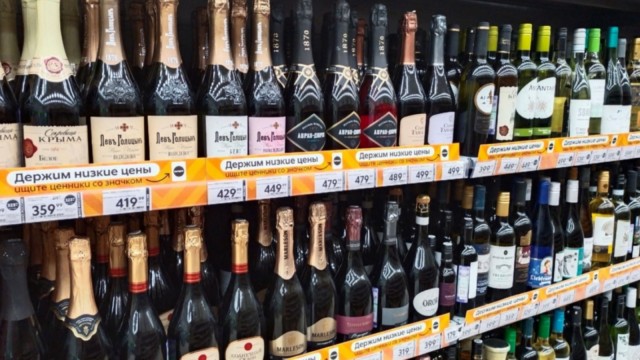 Бастрыкин предложил запретить продавать любой алкоголь людям младше 21 года