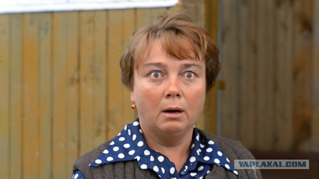 На питерскую школьницу обрушилась волна гнева из-за короткого платья и открытого декольте на выпускном