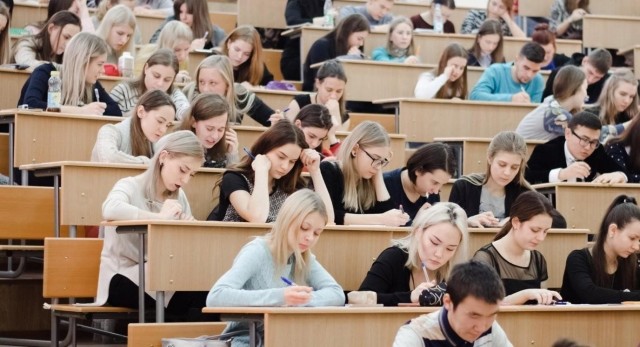 Минобрнауки предложило запретить прием на платные места при ЕГЭ ниже 50