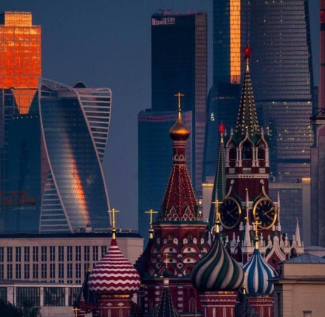 Шляюсь по Москве (городские джунгли, плоские дома и машинки)