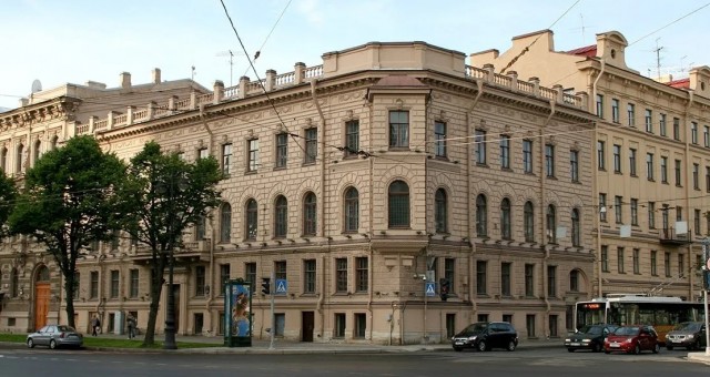 Масштабный пожар прямо напротив Исаакиевского собора