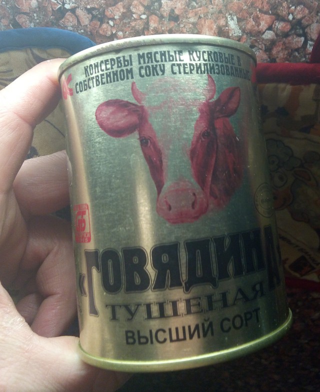 Сравнение двух банок тушенки из магазина пятёрочка