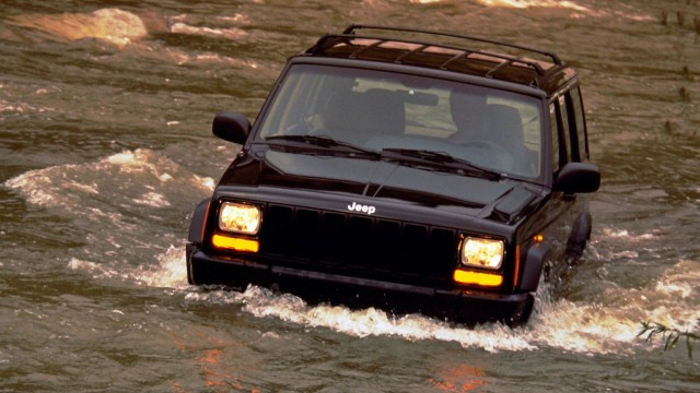 Мотор от Renault, два моста без рамы и вторая жизнь в Китае: история Jeep Cherokee XJ