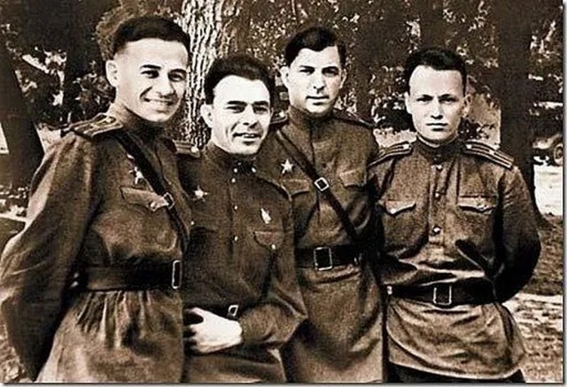 Фотографии связанных с историей Красной и Советской Армии.