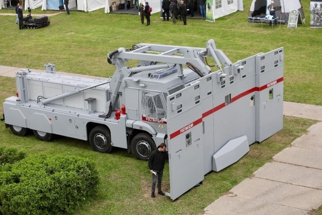 Власти Ирана из-за массовых протестов упразднили полицию нравов и заявили о готовности пересмотреть закон об обязательном ношении хиджабов.