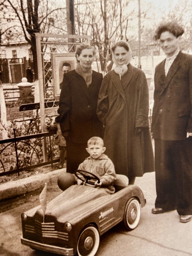 Конь педальный