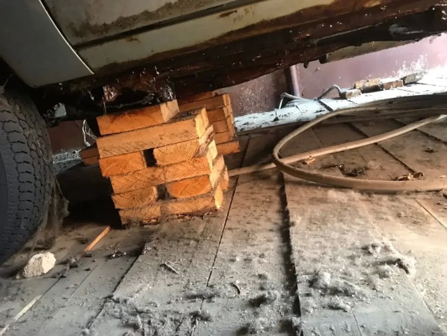 Новый «Москвич-2141» простоял в гараже 33 года. Его продали за 495 тысяч рублей