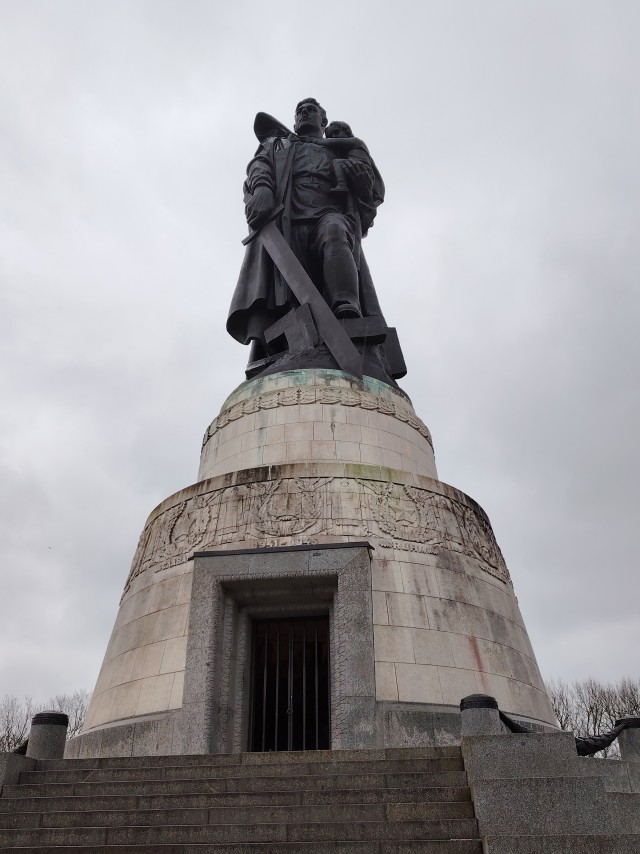 День в истории: 30 апреля 1945 года старший сержант Николай Иванович Масалов спас немецкую девочку во время штурма Берлина