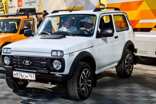 10 лет назад состоялся официальный старт продаж легендарной Lada Vesta. Стартовая цена автомобиля составляла "всего" 514 тысяч р
